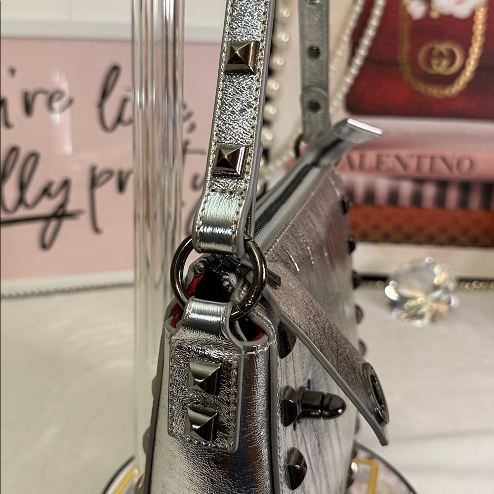 Sharif 1827 Metallic Silver Studded Leather Shoulder Bag - Picture 4 of 15